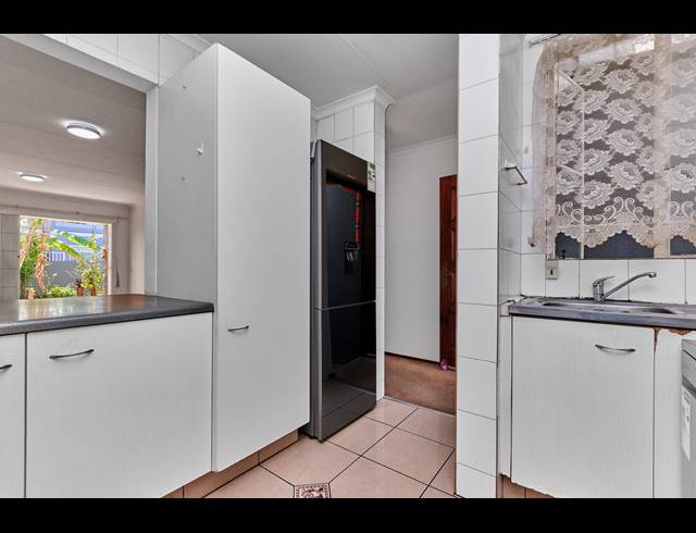 2 BEDROOM SIMPLEX FOR SALE IN PRESIDENT RIDGE